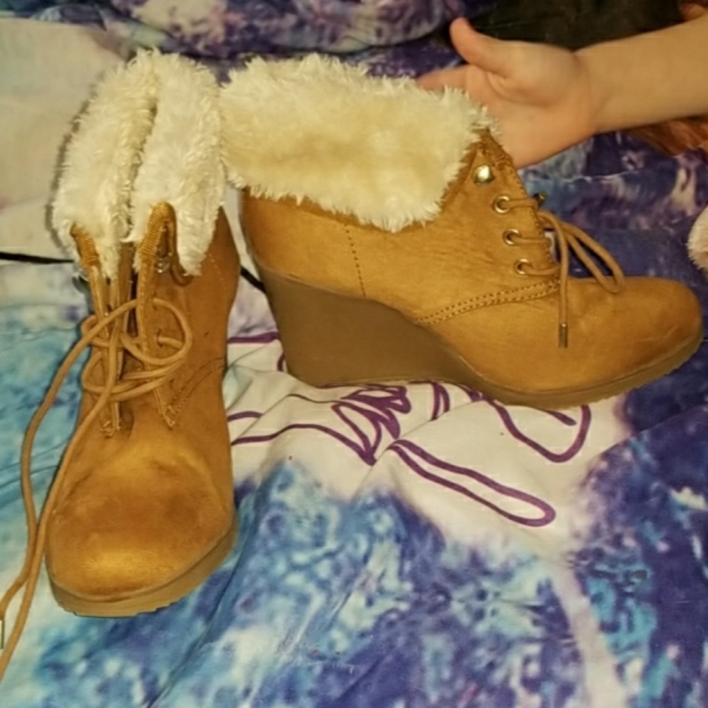 Woman's wedge ankle boots with fur